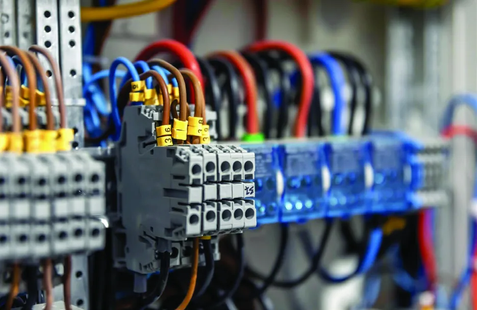 Electrical shutdown and alarm interface panel linked to a kitchen fire suppression system